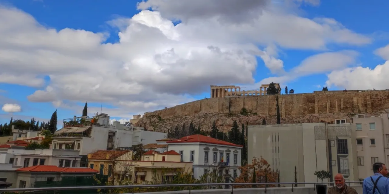 Καιρός Πάσχα: Με ισχυρούς ανέμους, διακυμάνσεις θερμοκρασίας και βροχές έως και την Κυριακή