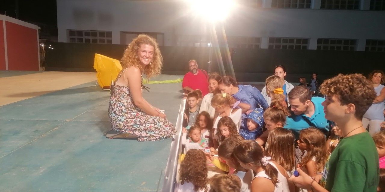 Με επιτυχία πραγματοποιήθηκε η παράσταση «Οι βασιλοπούλες που λιώναν τα γοβάκια τους» στο Ληξούρι
