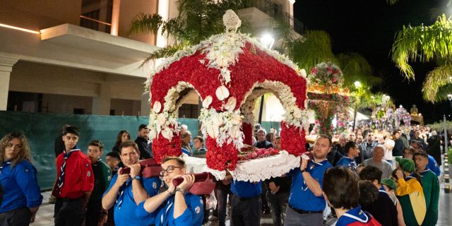 Αναδρομή στην περιφορά Επιταφίων στο Αργοστόλι