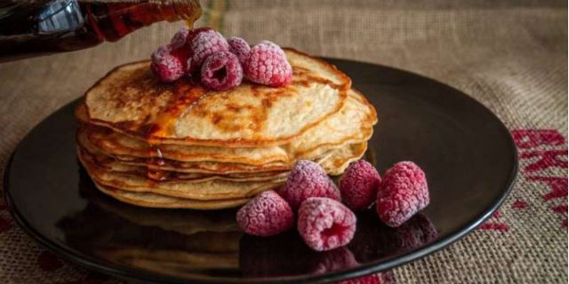 Pancakes ολικής με φρούτα