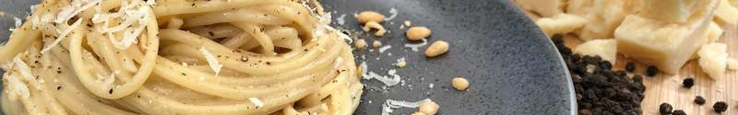 Μακαρονάδα cacio e pepe