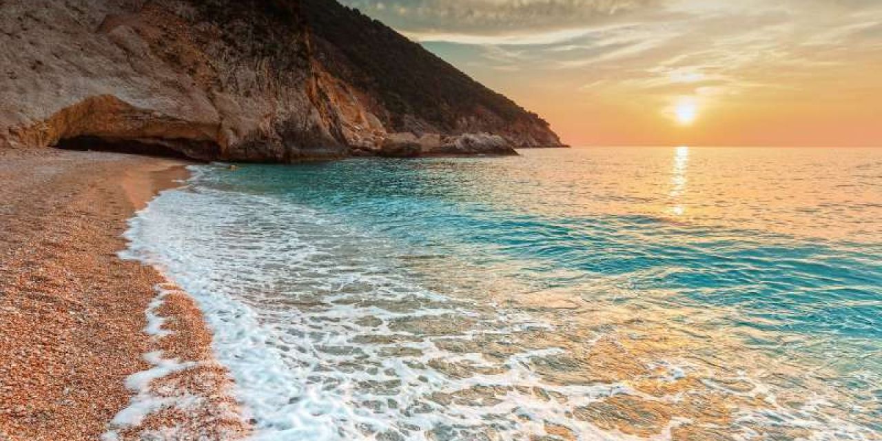 4 κατηγορίες παιχνιδιών για να περάσεις τον χρόνο σου ευχάριστα στην παραλία!