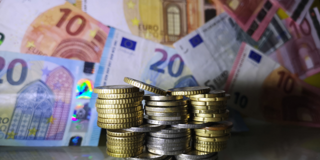 Ποιοι μπορούν να λάβουν ενίσχυση έως 600 ευρώ από τον ΟΠΕΚΑ