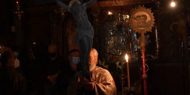 Ι.Ν. Αγίου Σπυρίδωνος Αργοστολίου: «Σήμερον Κρεμάται επί ξύλου» [21.04.2022]