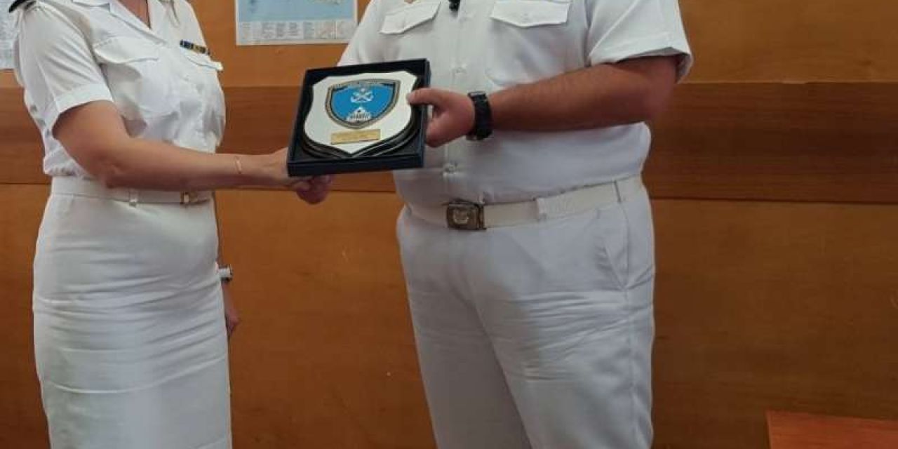 Απονομή ναυτικού μεταλλίου από την ένωση προσωπικού Λιμενικού Σώματος Κεφ/νίας & Ιθάκης