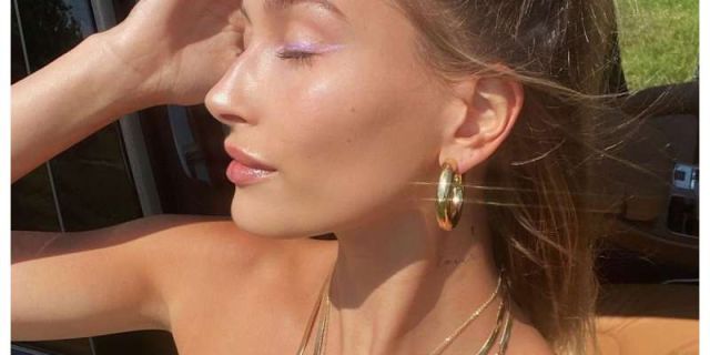 Η Hailey Bieber έχει την πιο λαμπερή επιδερμίδα που έχουμε δει και αυτό το βίντεο το αποδεικνύει!