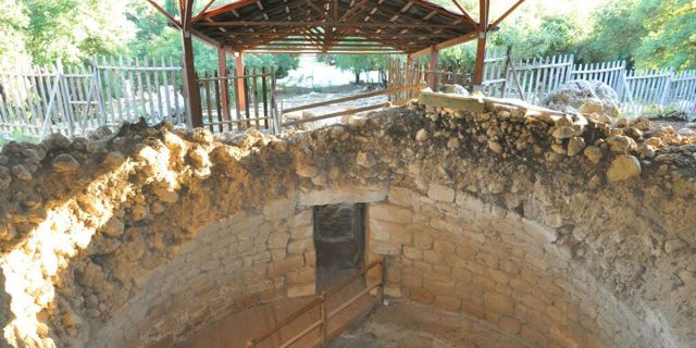 Πόρος: Χρηματοδότηση από το Επιχειρησιακό Πρόγραμμα «Ιόνια Νησιά 2021-2027» για τον Θολωτό Τάφο Τζανάτων